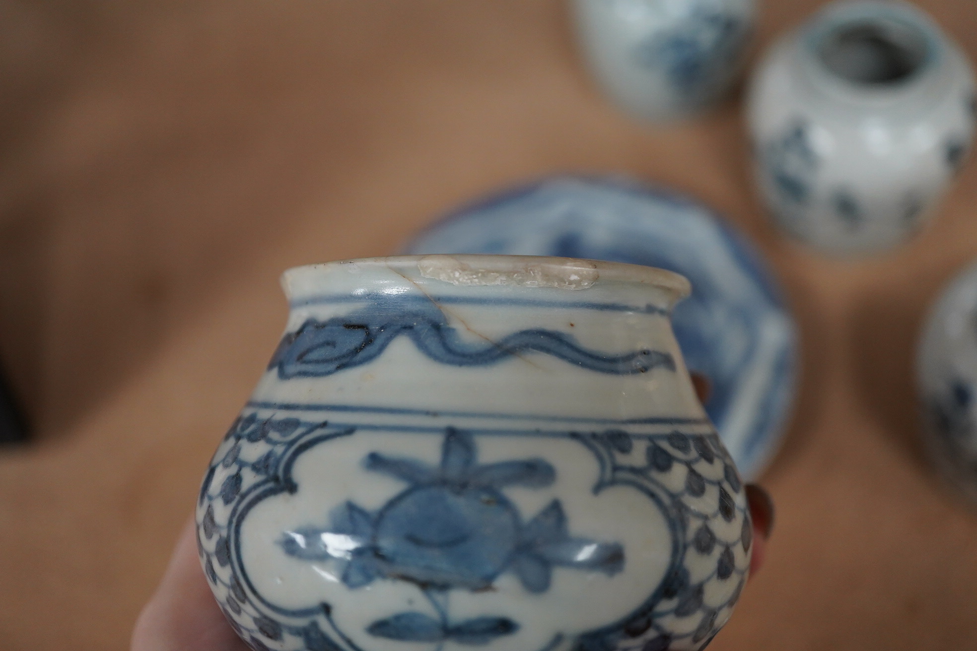 Three Chinese blue and white jars and a dish centre, late Ming dynasty, largest 13cm in diameter. Condition - fair